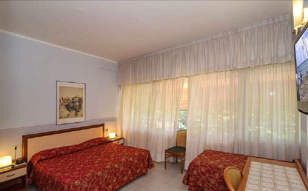 Hotel Le Ginestre Lido di Camaiore Exterior foto